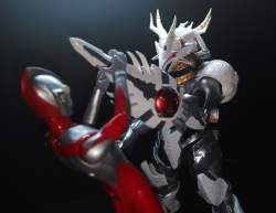 810122 B